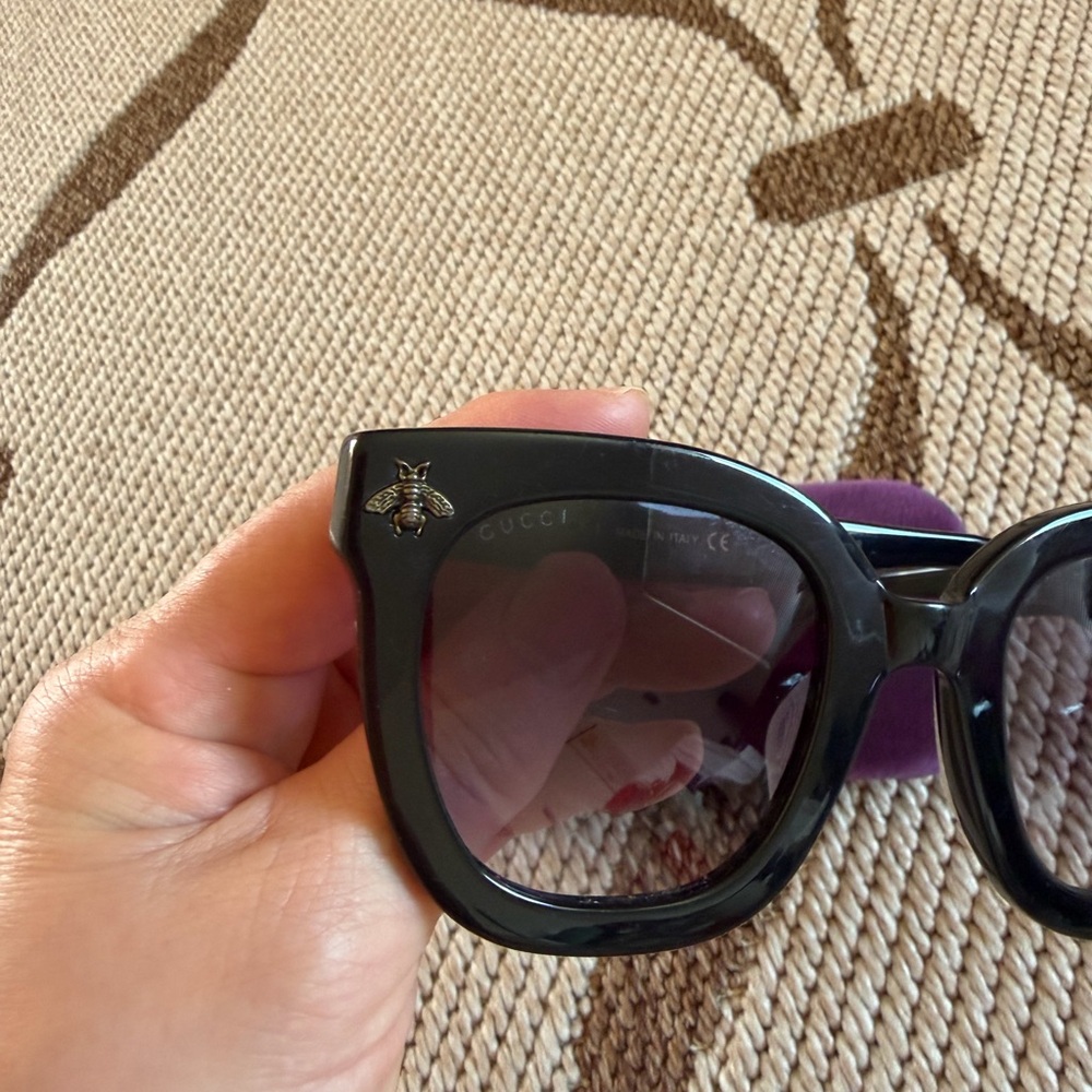 Gucci Black  Sunglasses with Bee Detail - Picture 5 of 15